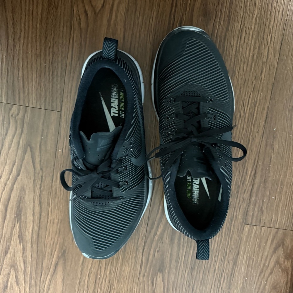 Black Nike Men's Running Shoes size 9